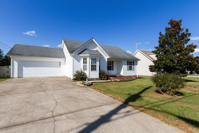 1984 Old Castle Dr, Murfreesboro, TN 37127