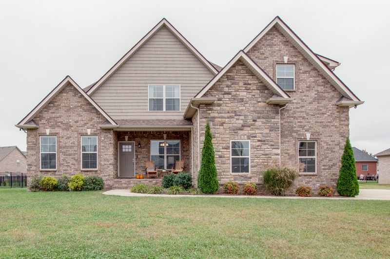 5012 Lady Thatcher Dr, Murfreesboro, TN 37129