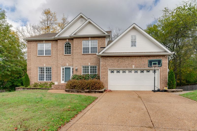 106 Luke Ct, Hendersonville, TN 37075