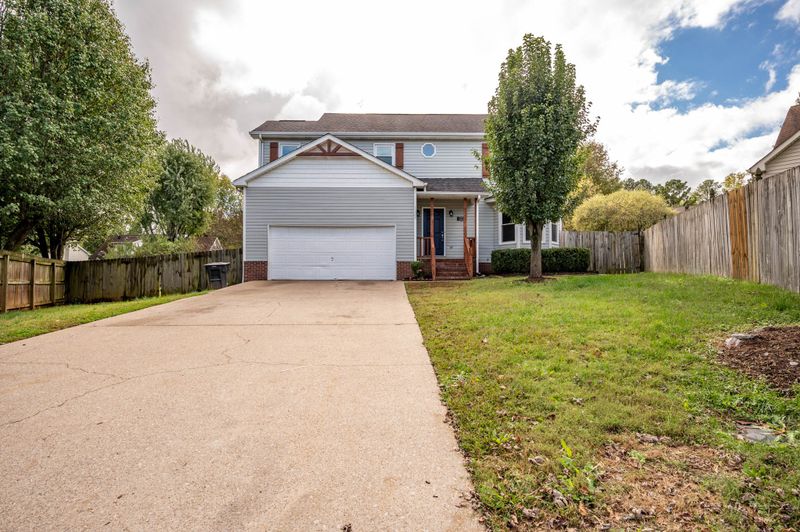 1325 Grand Ct, Murfreesboro, TN 37129