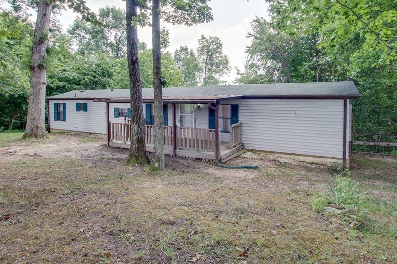 1022 Calahan Dr, White Bluff, TN 37187