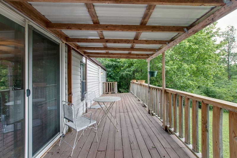 1022 Calahan Dr, White Bluff, TN 37187