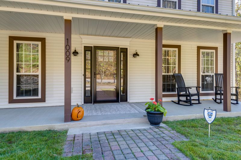 1009 Lauren Cir, Burns, TN 37029