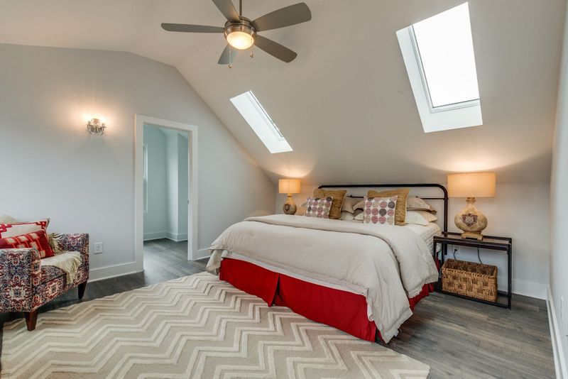 2122B Burns St #B, Nashville, TN 37216
