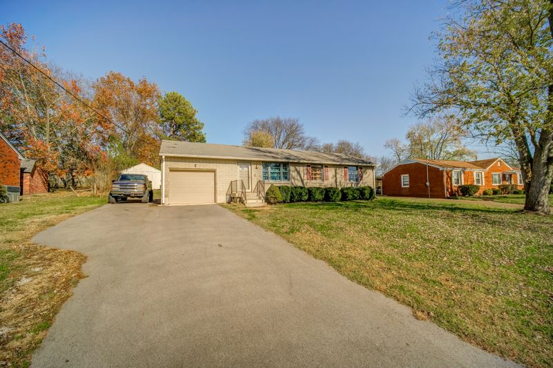 317 Bonnaridge Dr, Hermitage, TN 37076
