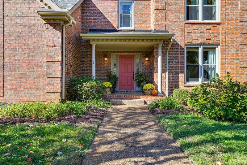 155 Middleboro Cir, Franklin, TN 37064