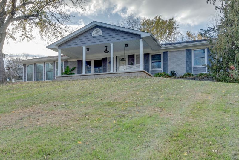1111 Ridgecrest Dr, Dickson, TN 37055