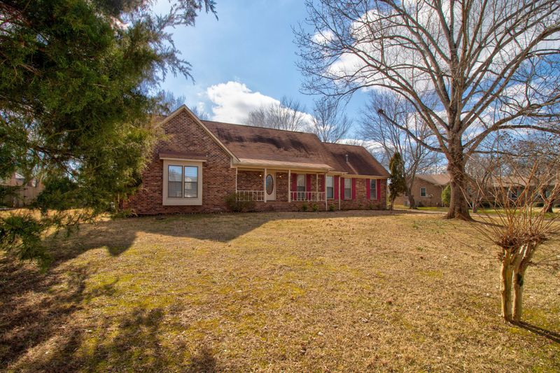 711 Banner Dr, Murfreesboro, TN 37129