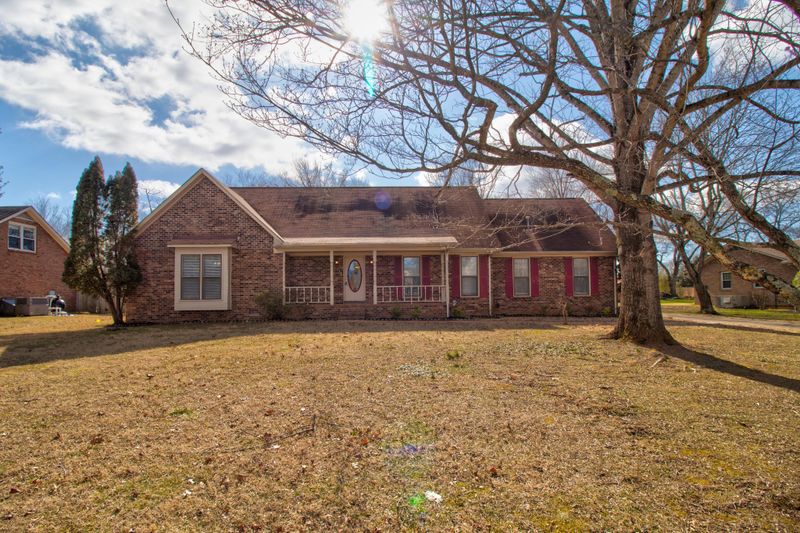 711 Banner Dr, Murfreesboro, TN 37129