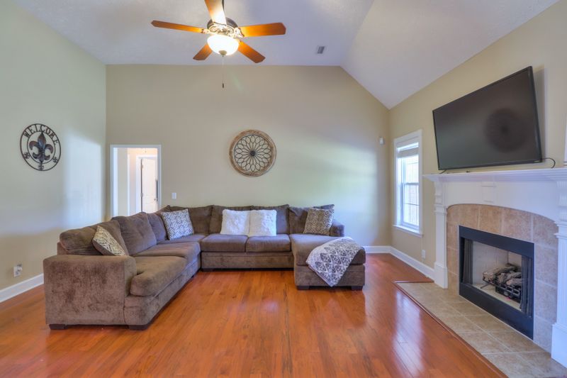 2004 Shafer Dr, Murfreesboro, TN 37128