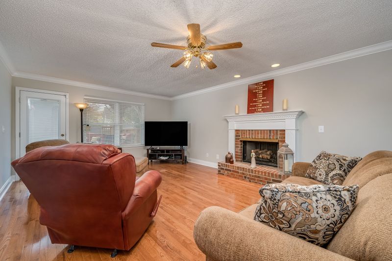 1331 Sycamore Dr, Murfreesboro, TN 37128