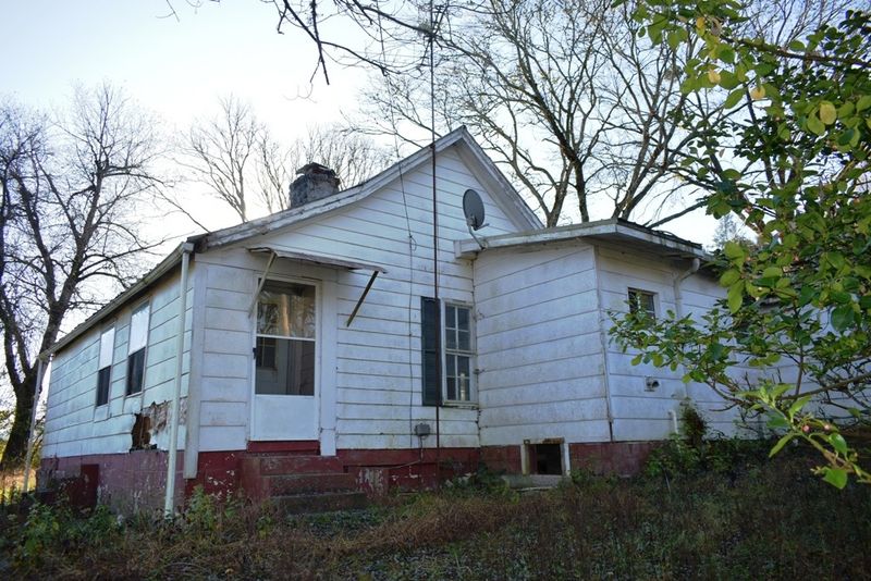 363 Enigma Rd, Elmwood, TN 38560