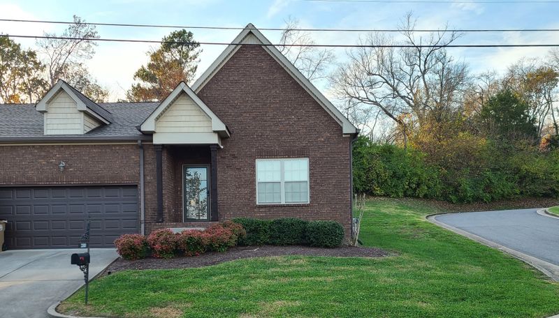 2000 Chadwell Overlook Dr, Madison, TN 37115