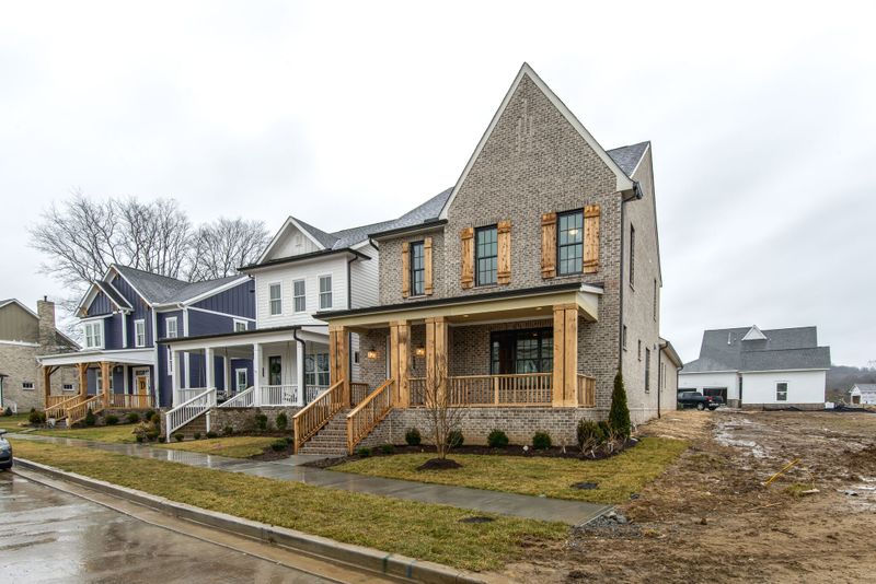 939 Dauphine St, Nashville, TN 37221