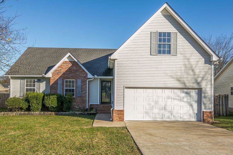 1249 Mac Duff Dr, Murfreesboro, TN 37128