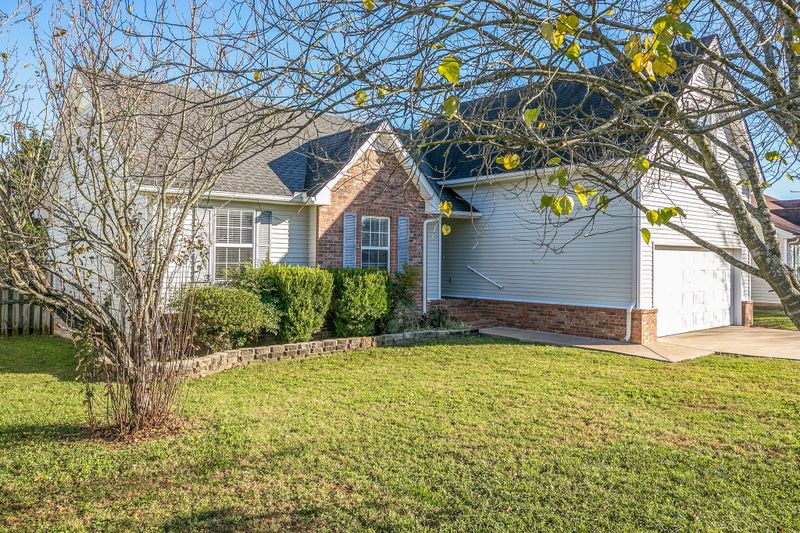 1249 Mac Duff Dr, Murfreesboro, TN 37128