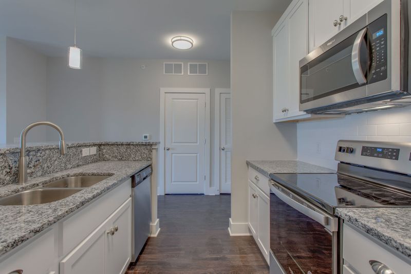 6411 Charlotte Rd Cir #307, Nashville, TN 37209