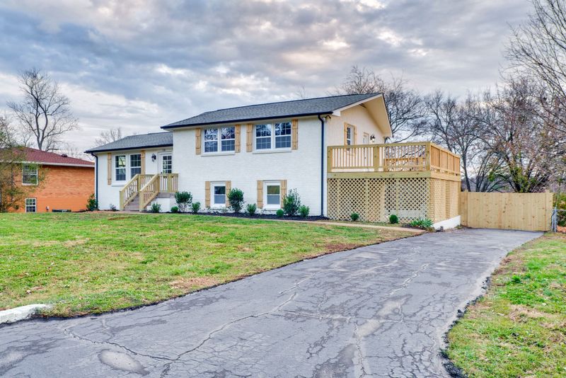 216 Bonnalynn Dr, Hermitage, TN 37076