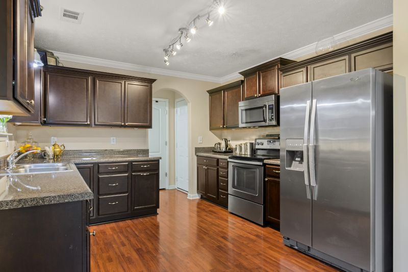 1760 Bridgecrest Dr, Antioch, TN 37013