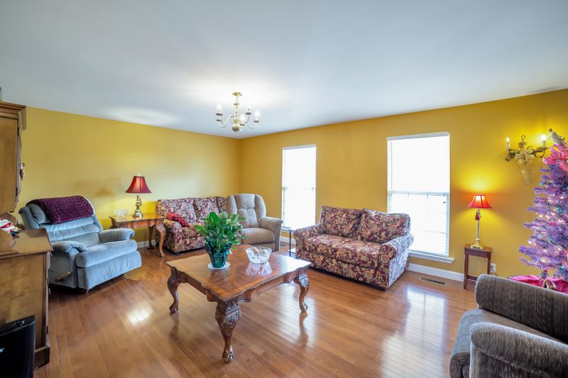 105 Charles Ct, Dickson, TN 37055
