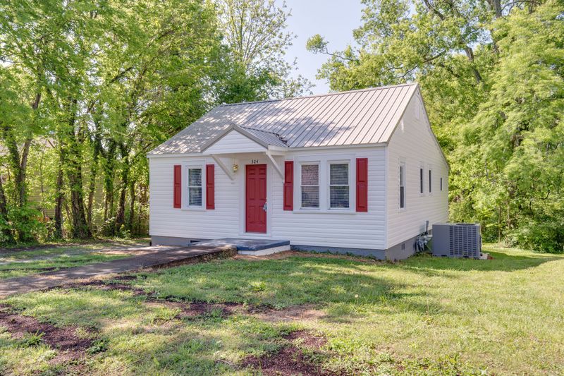 324 E 18th St, Columbia, TN 38401
