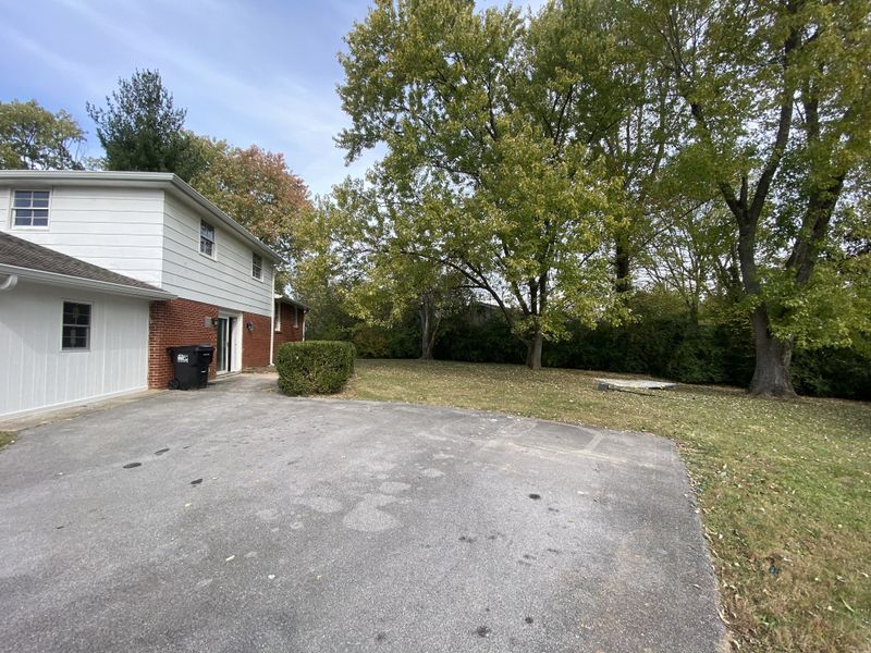 1902 Bartway Dr, Murfreesboro, TN 37130