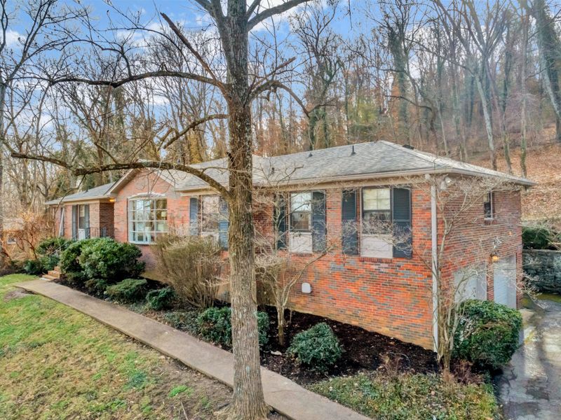 1609 Harding Pl, Nashville, TN 37215