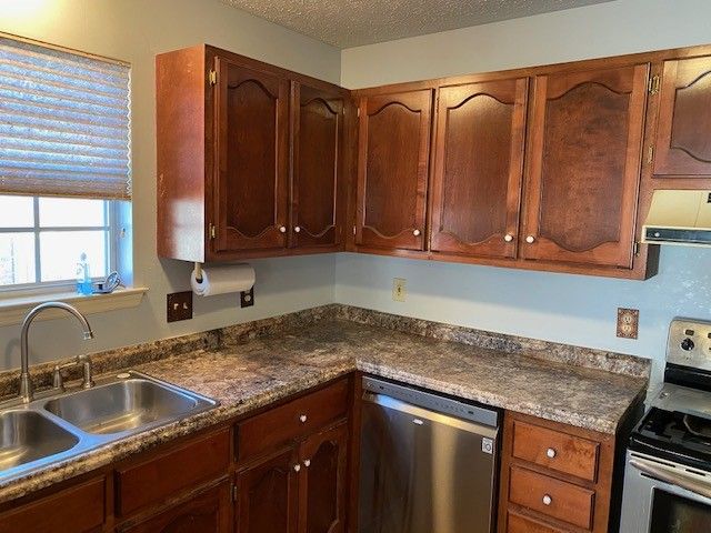 125 Oak Leaf Dr, Hendersonville, TN 37075
