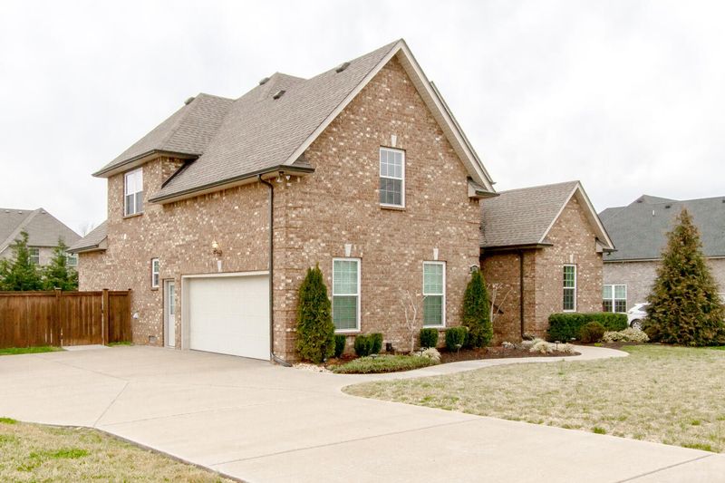 1124 Lila Dr, Murfreesboro, TN 37128