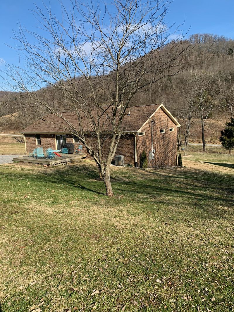 217 Bowmans Branch Ln, Pleasant Shade, TN 37145