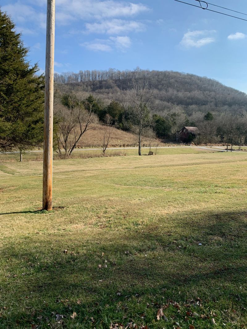 217 Bowmans Branch Ln, Pleasant Shade, TN 37145