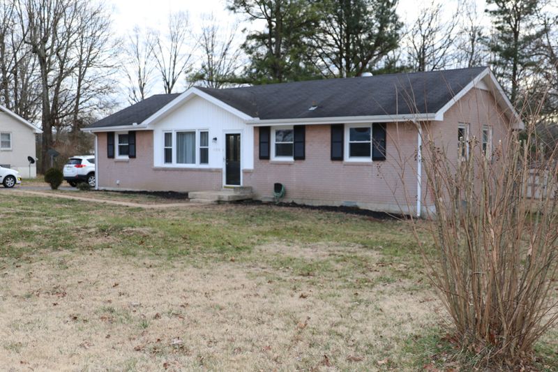 108 Oakwood Dr, Dickson, TN 37055