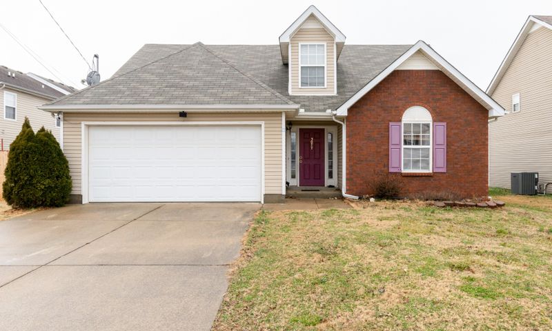 3077 Ace Wintermeyer Dr, La Vergne, TN 37086