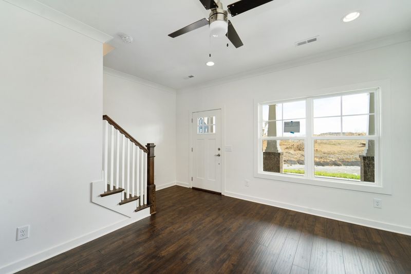 945 Ashland Place Dr, Nashville, TN 37218