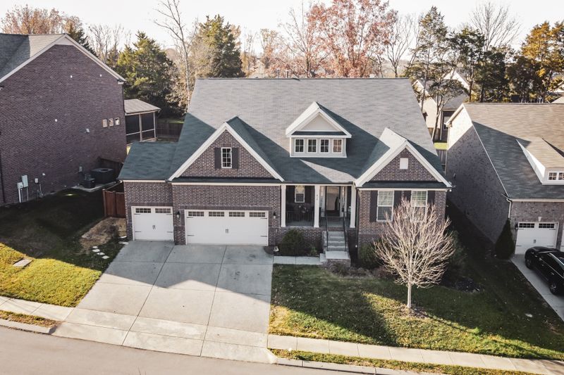 426 Valley Spring Dr, Mount Juliet, TN 37122