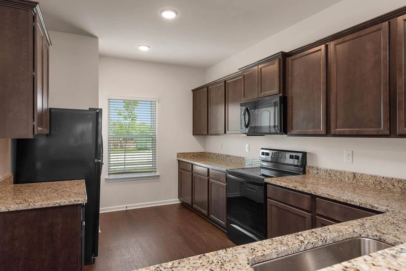 2734 Swarm Ct, Columbia, TN 38401