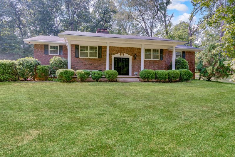 530 Ridgemont Dr, Dickson, TN 37055
