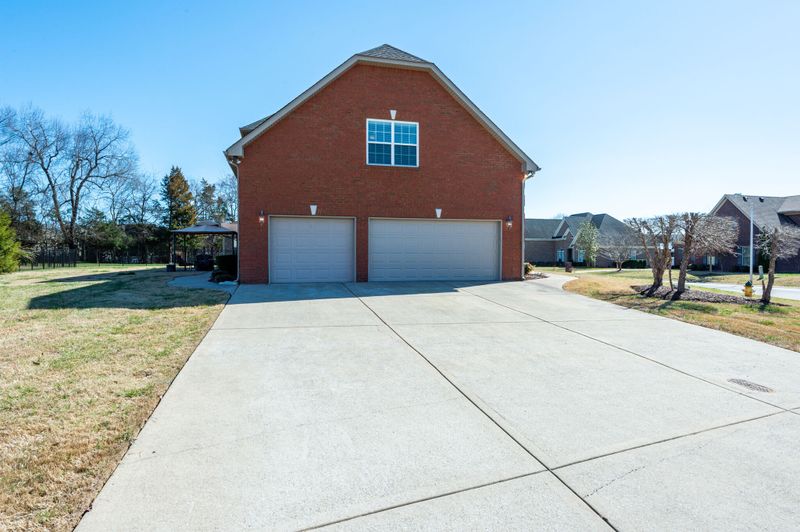 2141 Higgins Ln, Murfreesboro, TN 37130