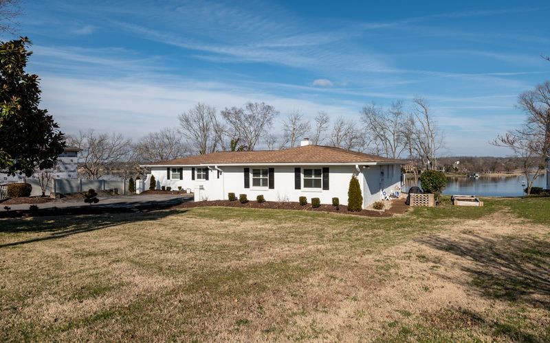 1467 Dickerson Bay Dr, Gallatin, TN 37066