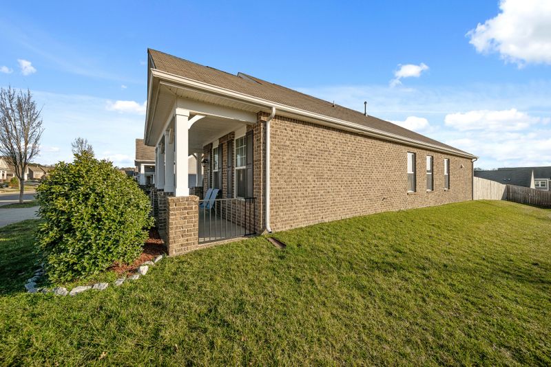 2165 River Overlook Dr, Hermitage, TN 37076