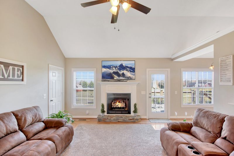 1002 Deann Ct, Cottontown, TN 37048