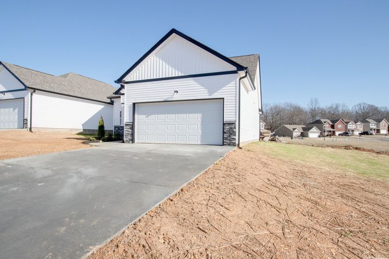647 Faye Al, Springfield, TN 37172