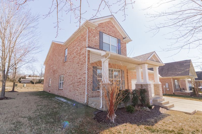 1640 Robindale Dr, Hermitage, TN 37076