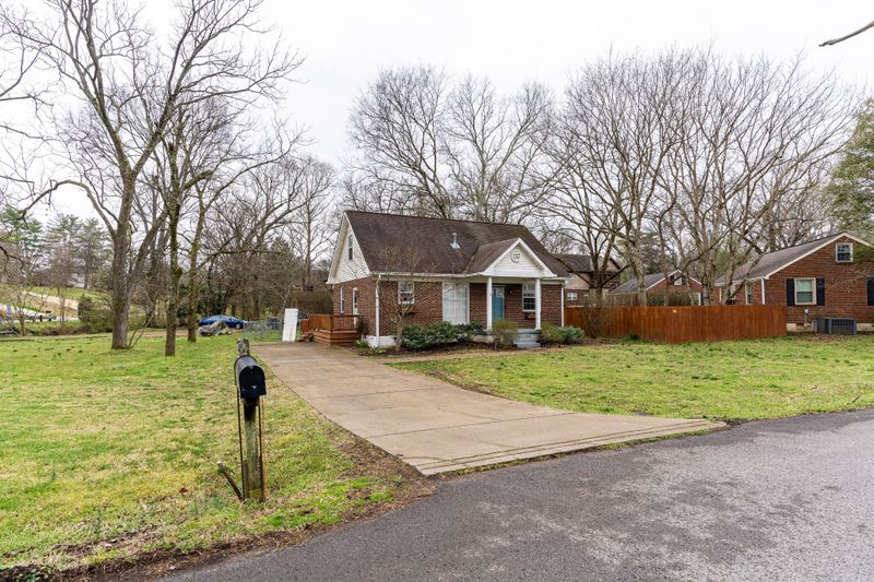 1003 Maplehurst Ln, Nashville, TN 37204