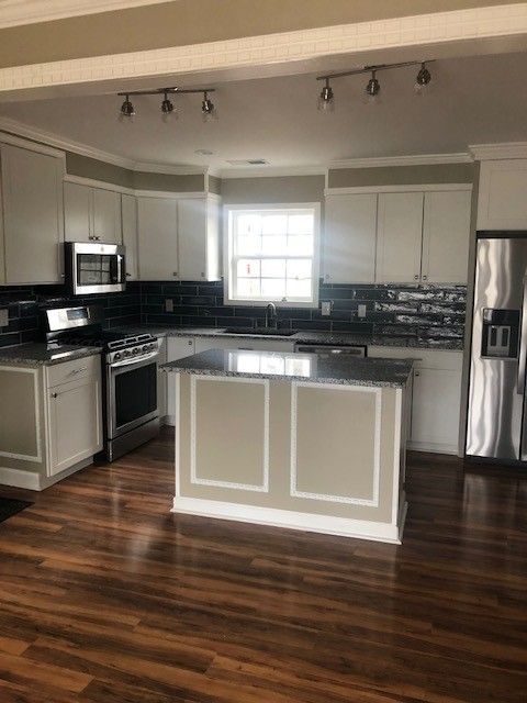 704 E End St E, Columbia, TN 38401