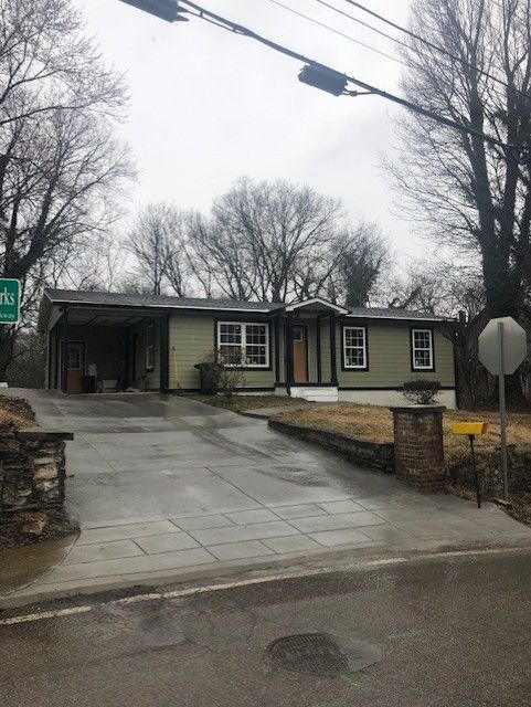 704 E End St E, Columbia, TN 38401