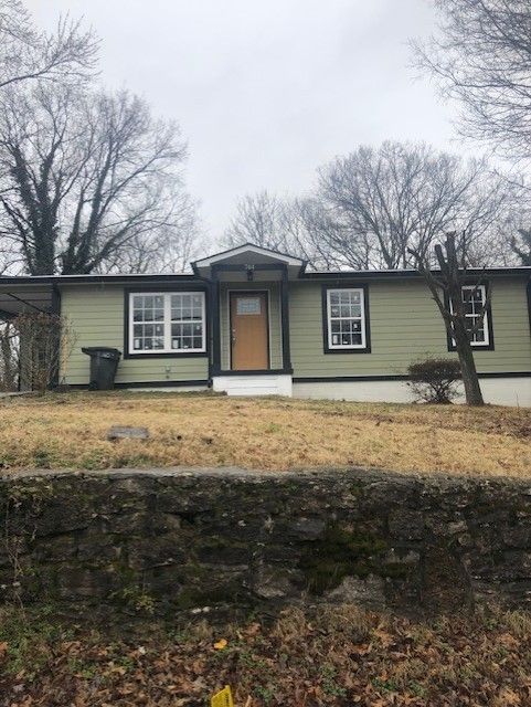 704 E End St E, Columbia, TN 38401