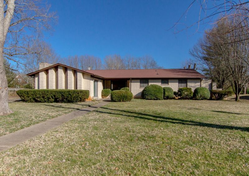 1110 Whitehall Rd, Murfreesboro, TN 37130