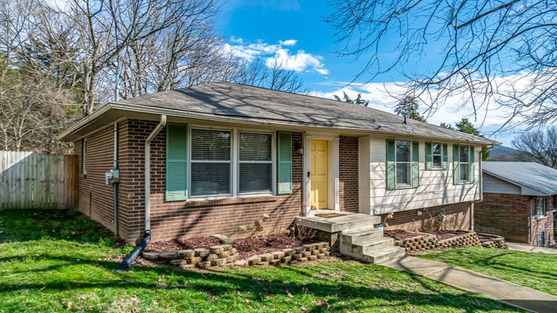 5658 Amalie Dr, Nashville, TN 37211