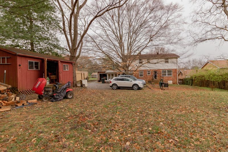 5004 Bonnaside Dr, Hermitage, TN 37076